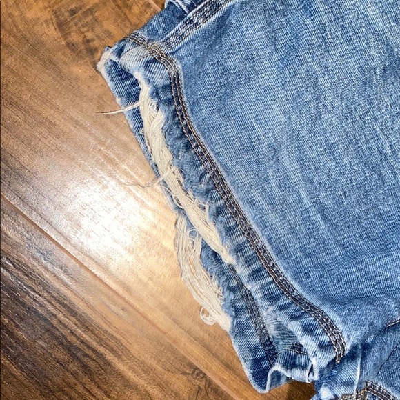 DISTRESSED DENIM SHORTS - Picture 3 of 7